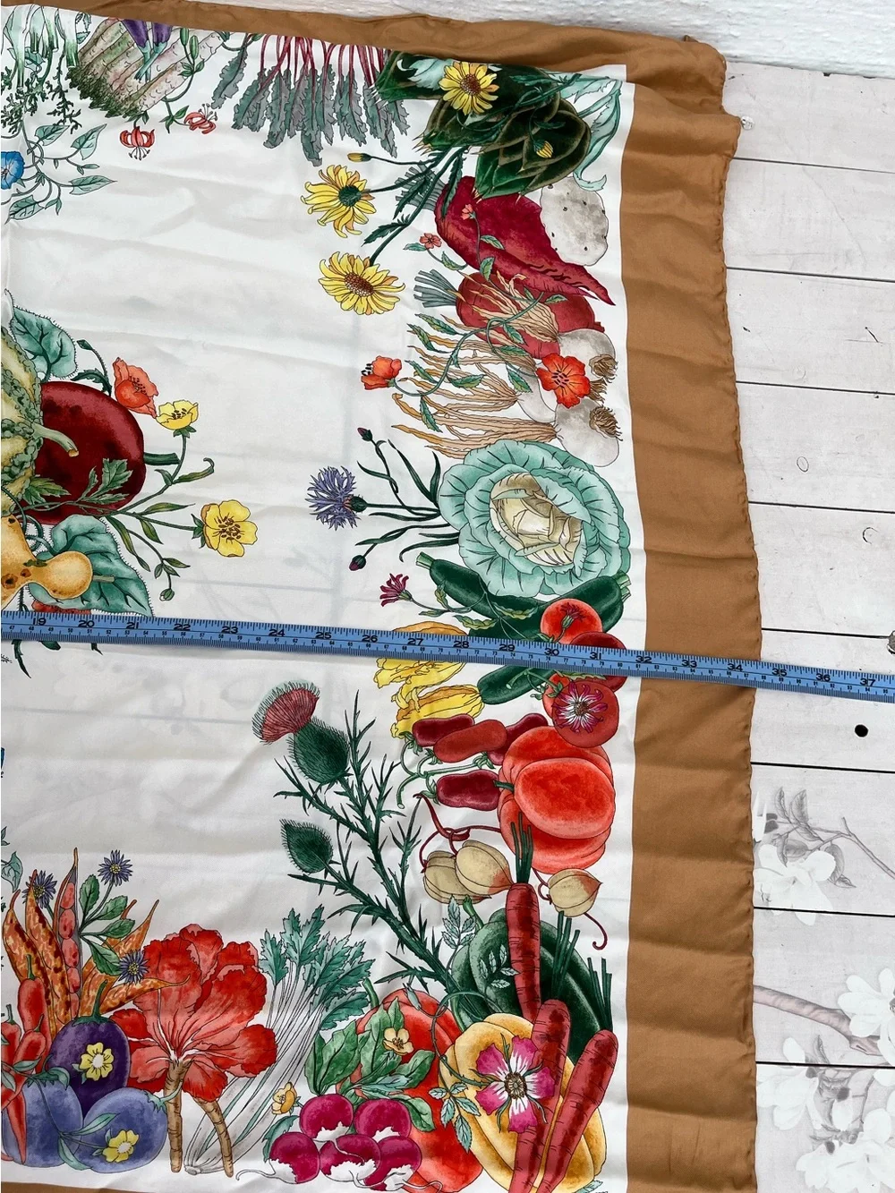 Gucci Silk Botanical Scarf in White and Brown